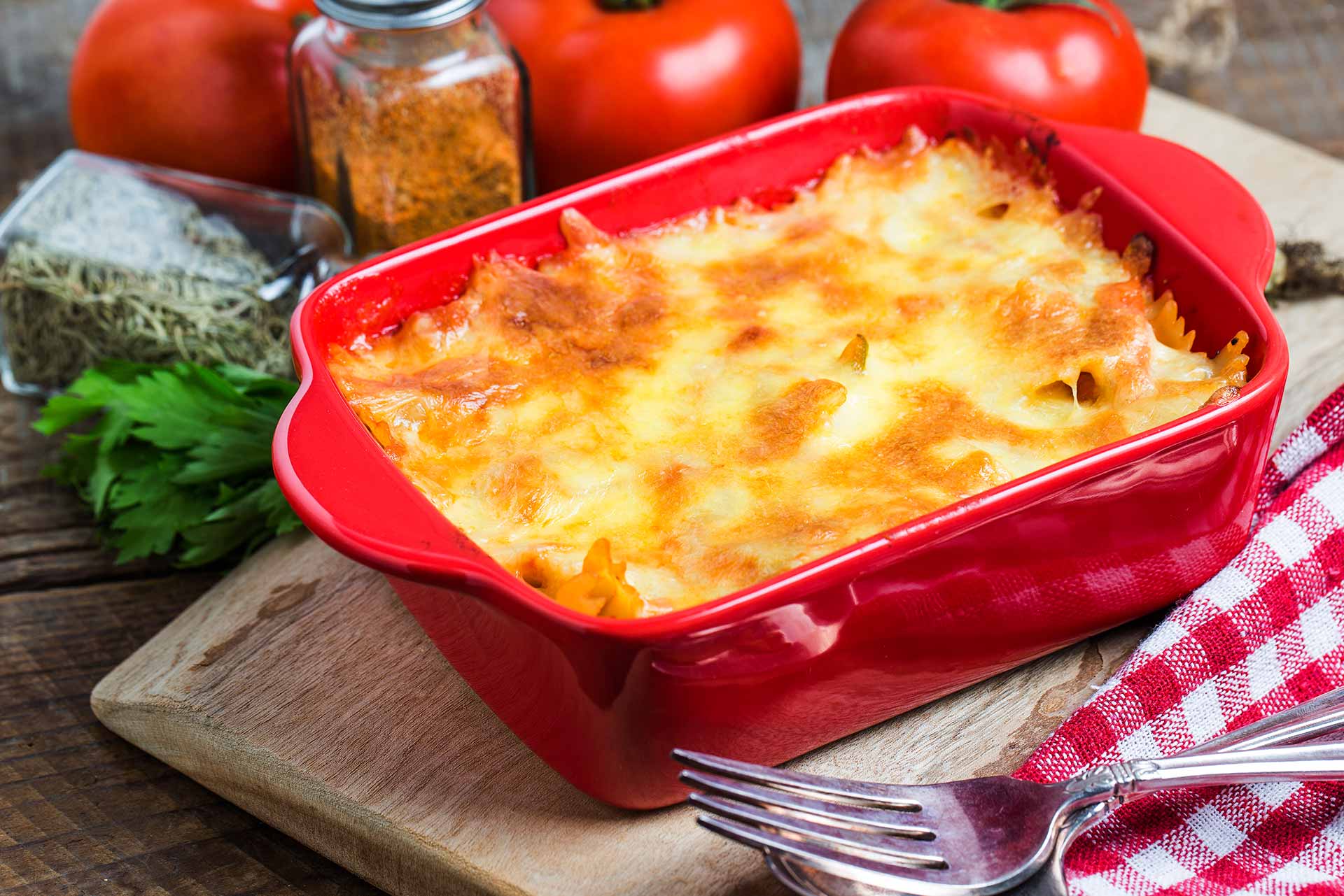 Lasagna met 2 salades en stokbrood